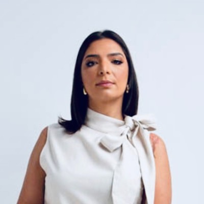 Foto de Clara Bueno, fundadora da Debueno Consultoria